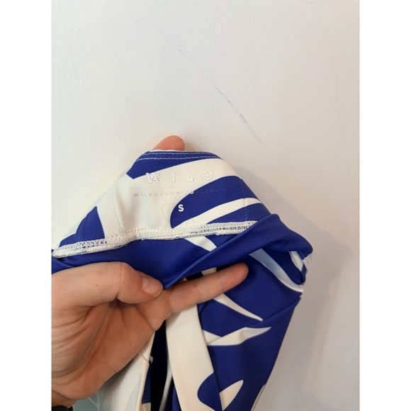 Wilo The Label Sports‎ Bra Small V Neck Blue White Abstract Padded High Support - Picture 6 of 7